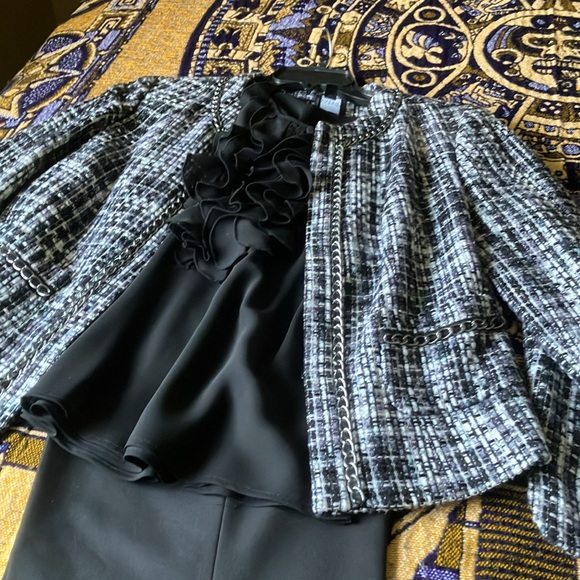 Women’s dress suit - Picture 2 of 9